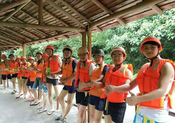 你好！夏天。激流中的通利人